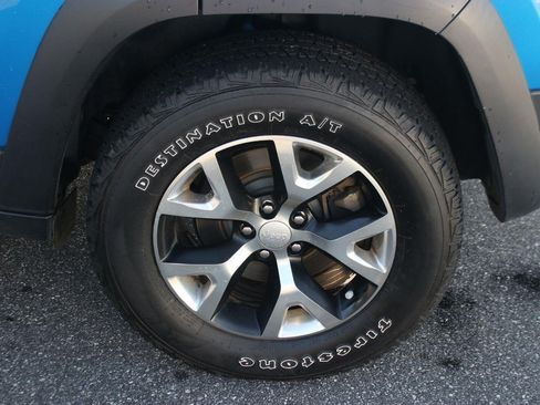 Used 2018 Jeep Cherokee Trailhawk w/ Quick Order Package 27L AWD/4WD image 38