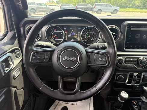 Used 2023 Jeep Gladiator Sport AWD/4WD image 24