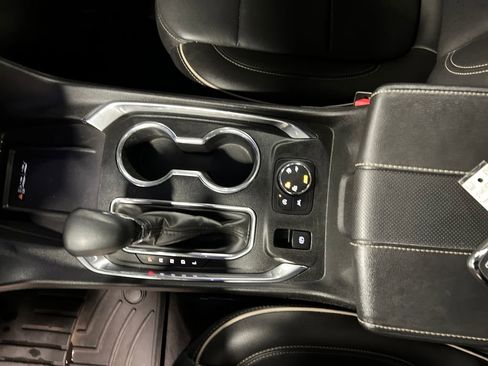 Certified 2023 Chevrolet Traverse Premier w/ Redline Edition image 25