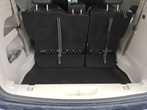 Used 2023 Chrysler Pacifica Touring-L AWD/4WD image 32