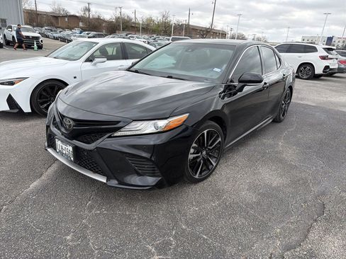 Used 2018 Toyota Camry XSE image 2