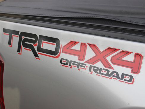 Used 2019 Toyota Tacoma TRD Off-Road w/ Technology Package image 12