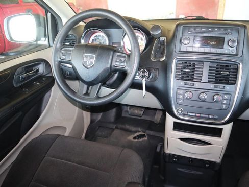 Used 2012 Dodge Grand Caravan American Value Package FWD image 37
