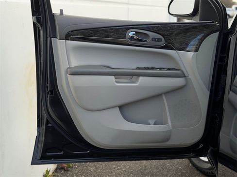 Used 2014 Buick Enclave Leather w/ Trailering Provision Package image 10