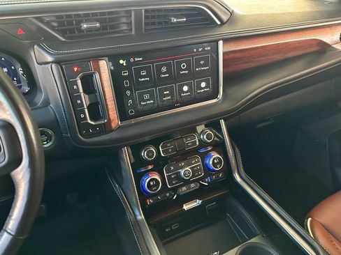 Used 2023 GMC Yukon Denali Ultimate AWD/4WD image 25