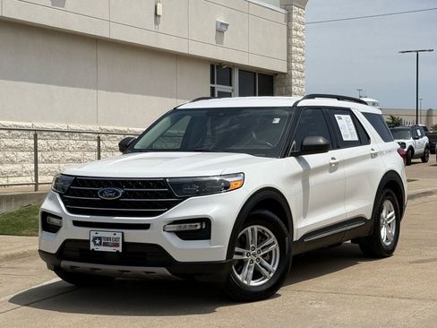 Used 2020 Ford Explorer XLT w/ Equipment Group 202A RWD image 2
