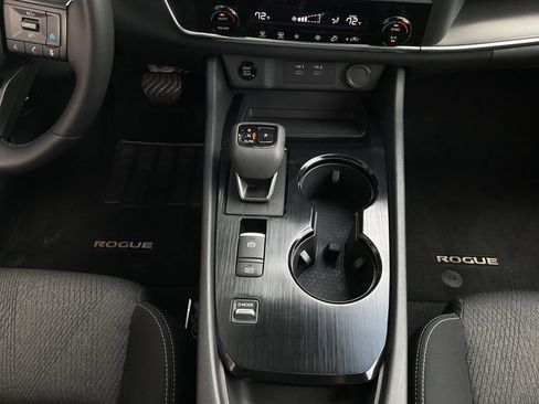 Used 2025 Nissan Rogue SV FWD image 13