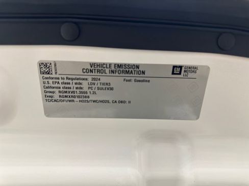 Used 2024 Chevrolet Trax RS FWD image 18