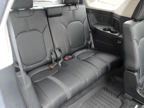 Used 2025 Honda Pilot Touring image 19