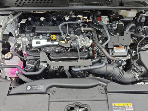 Certified 2025 Toyota Prius LE FWD image 32