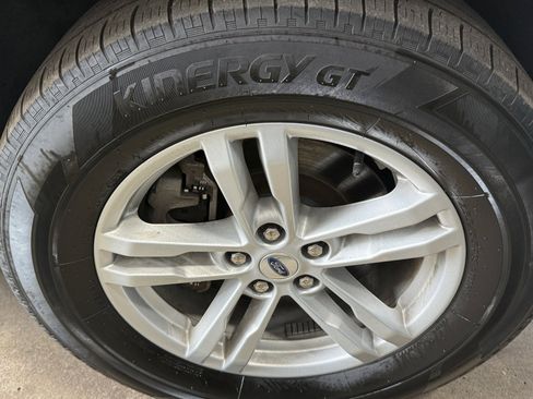 Used 2023 Ford Explorer XLT w/ Equipment Group 202A AWD/4WD image 28