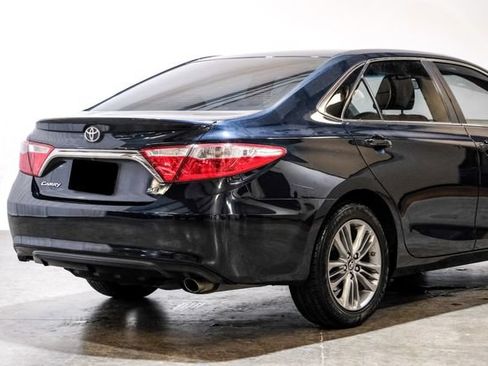 Used 2017 Toyota Camry SE FWD image 13