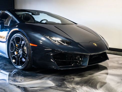 Used 2018 Lamborghini Huracan LP 580-2 image 3