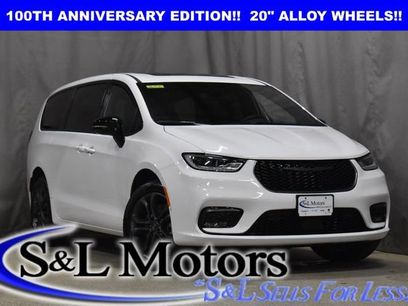 New 2026 Chrysler Pacifica Select