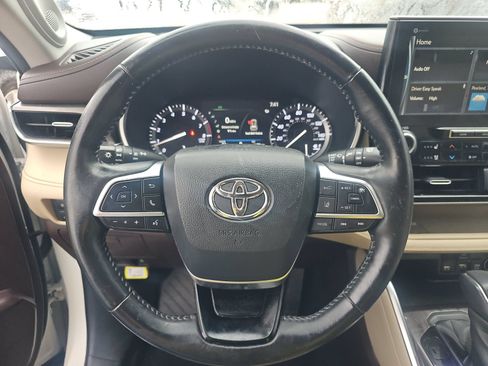 Used 2020 Toyota Highlander Limited FWD image 10