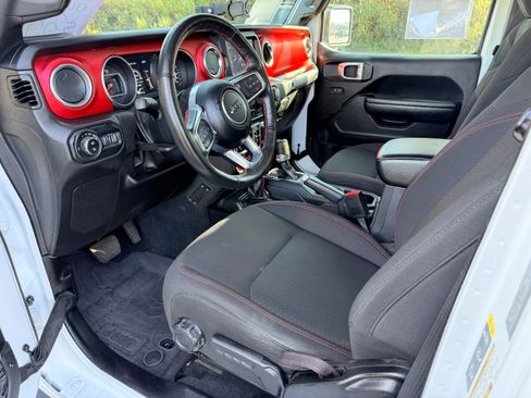 Used 2022 Jeep Gladiator Rubicon w/ Cold Weather Group image 11