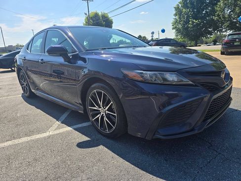 Used 2022 Toyota Camry SE FWD image 8