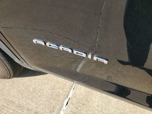 Used 2025 GMC Acadia Elevation image 38