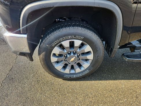 Used 2021 Chevrolet Silverado 2500 LT w/ Convenience Package image 40