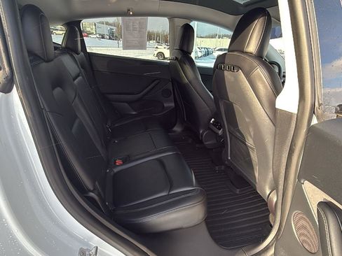 Used 2021 Tesla Model Y Long Range image 21