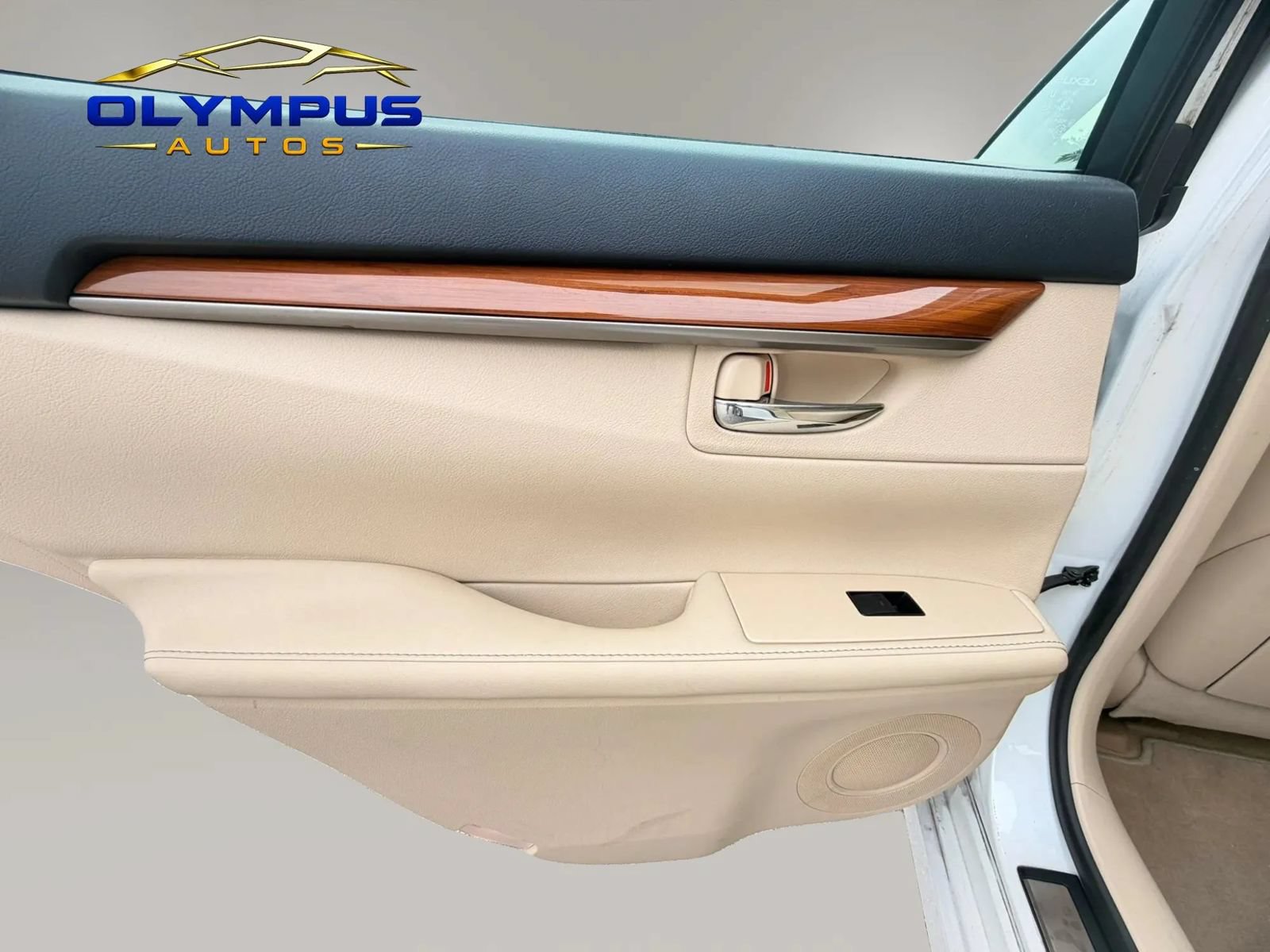 Used 2015 Lexus ES 300h w/ Navigation System Package FWD image 17