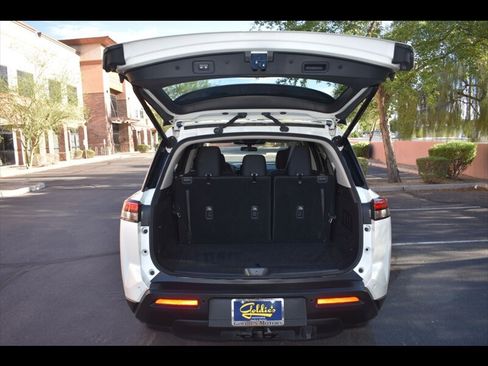 Used 2022 Nissan Pathfinder SV w/ SV Premium Package FWD image 25