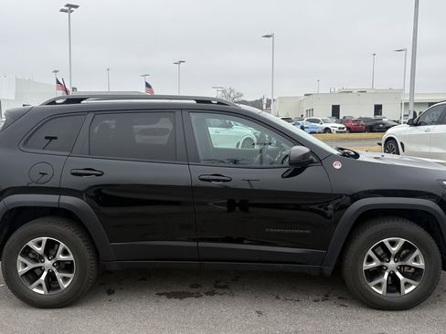 Used 2018 Jeep Cherokee Trailhawk w/ Quick Order Package 27L AWD/4WD image 11