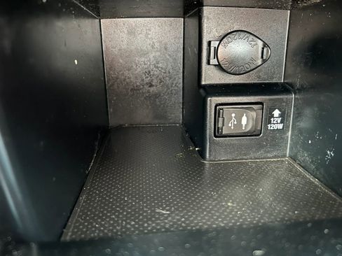 Used 2014 Toyota Camry LE image 23