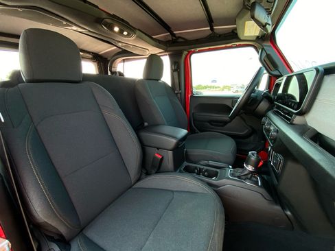 Used 2026 Jeep Wrangler Sport AWD/4WD image 11
