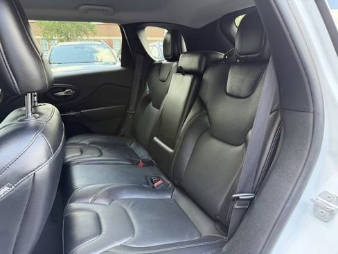 Used 2023 Jeep Cherokee Altitude Lux AWD/4WD image 25