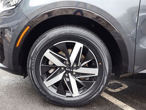 Certified 2022 Kia Sorento S w/ Panoramic Sunroof Package image 11