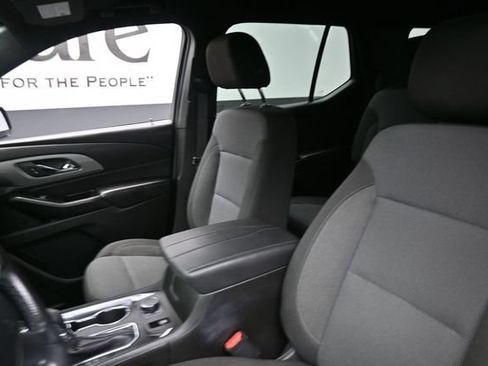 Used 2023 Chevrolet Traverse LT FWD image 16