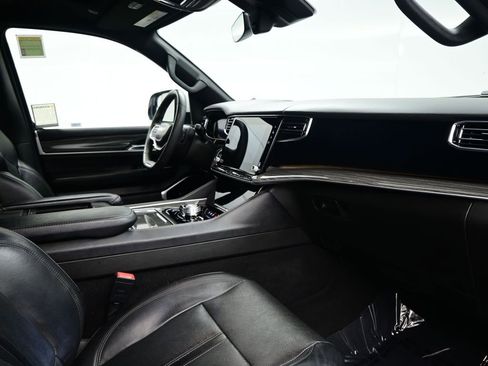 Used 2022 Jeep Wagoneer Series III w/ Premium Group I image 11