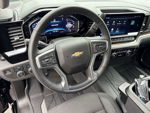Used 2025 Chevrolet Silverado 1500 LT image 18