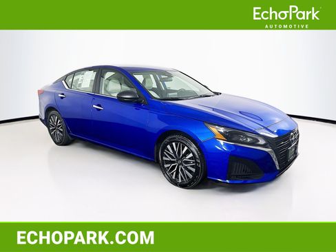 Used 2025 Nissan Altima 2.5 SV image 1