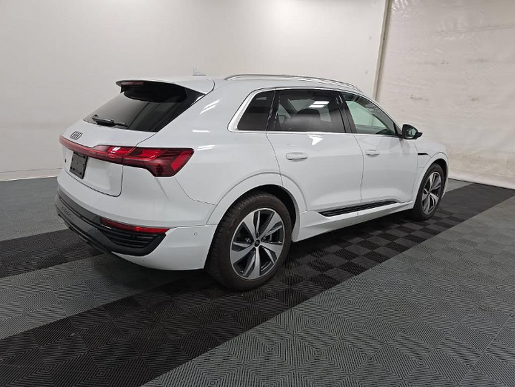 Used 2024 Audi Q8 e-tron Premium Plus w/ Premium Plus Package AWD/4WD image 4