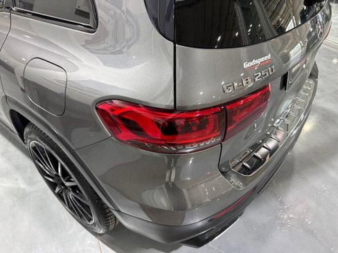 Used 2021 Mercedes-Benz GLB 250 4MATIC image 31