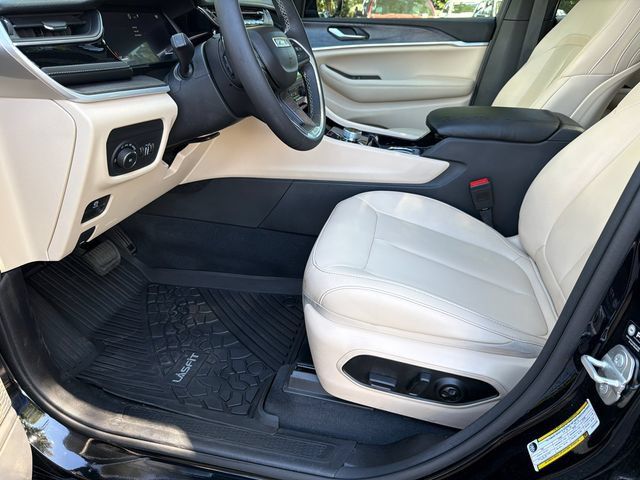 Used 2023 Jeep Grand Cherokee Limited AWD/4WD image 9