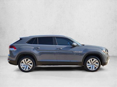 Used 2020 Volkswagen Atlas Cross Sport SE w/ Panoramic Sunroof Package FWD image 4