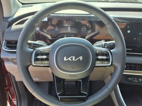 Used 2025 Kia Carnival EX FWD image 19