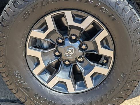 Used 2022 Toyota Tacoma TRD Off-Road w/ TRD Premium Off Road Package image 10