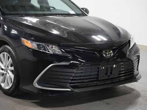 Certified 2021 Toyota Camry LE FWD image 4