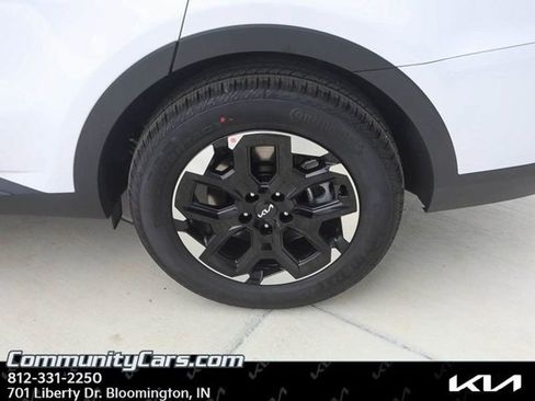 Certified 2025 Kia Sorento S w/ Panoramic Sunroof Package image 4