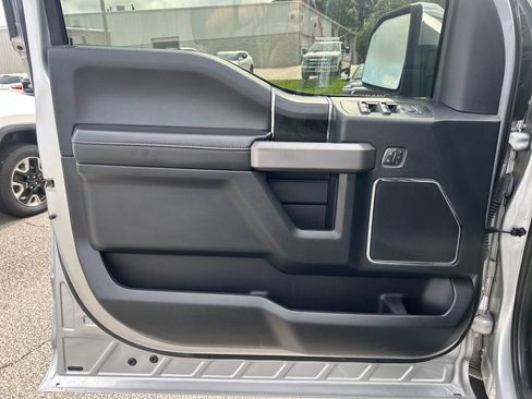 Used 2019 Ford F150 Platinum w/ Equipment Group 701A Luxury AWD/4WD image 9