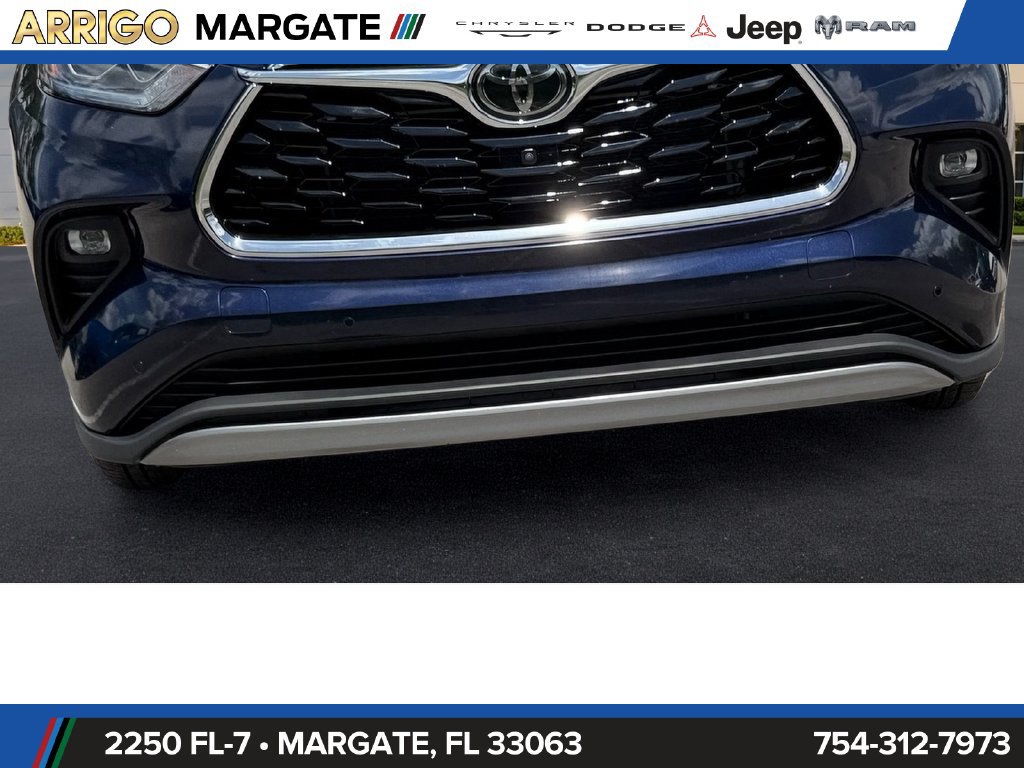 Used 2024 Toyota Highlander Platinum FWD image 2