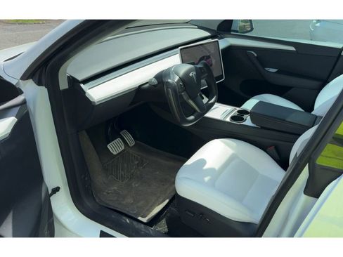 Used 2024 Tesla Model Y Performance image 5