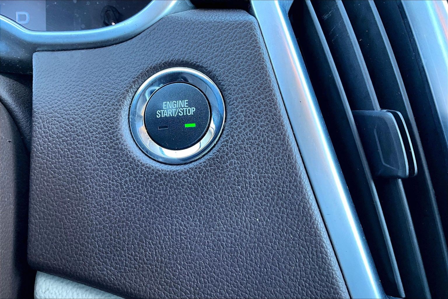 Used 2015 Cadillac SRX Luxury w/ Driver Awareness Package FWD image 15
