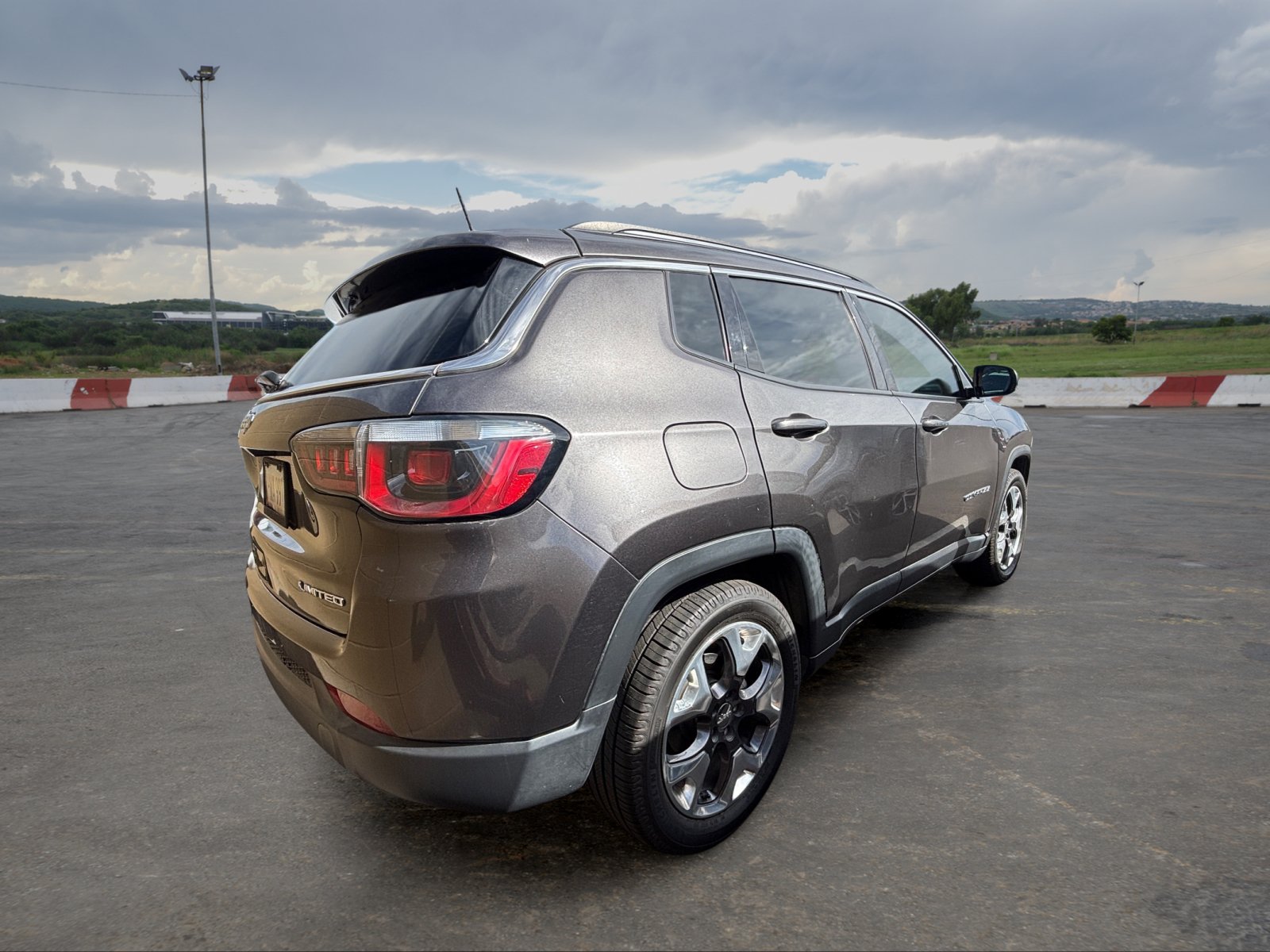 Used 2020 Jeep Compass Limited FWD image 3
