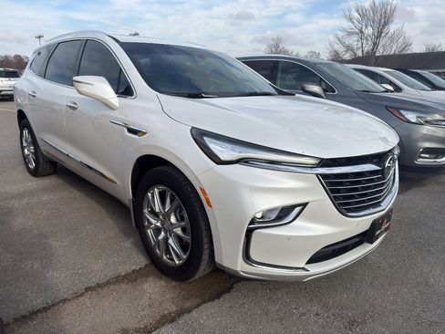 Used 2022 Buick Enclave Essence w/ Experience Buick Package image 2