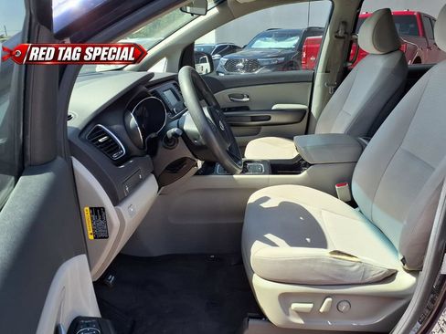 Used 2018 Kia Sedona LX FWD image 10